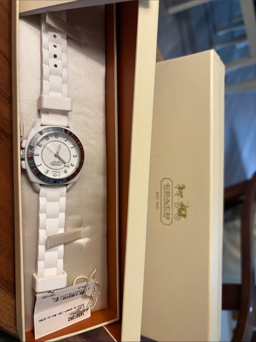 Coach watch with White Silicone strap with Multicolor Floral Inner Strap - Picture 5 of 5